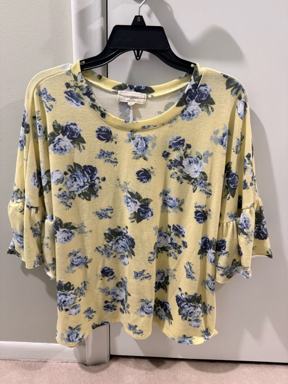 No Comment NY LA Ruffle Sleeve Women’s short sleeve sweater - Yellow & Blue